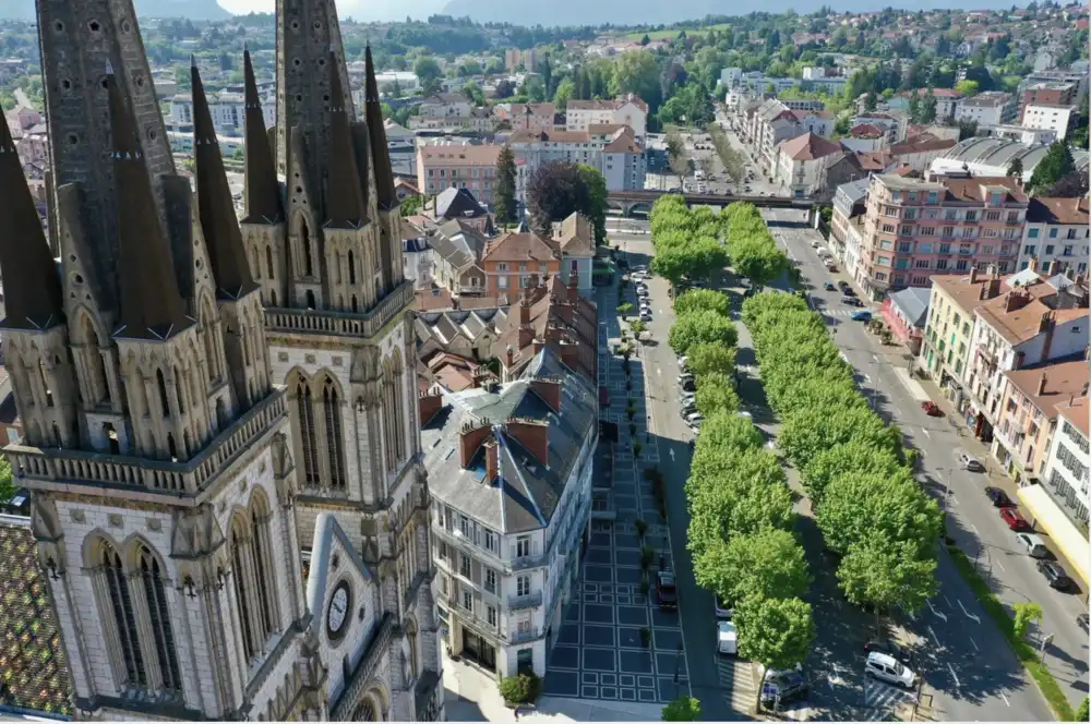 Vous recherchez un appartement meublé à Rives, Renage, Beaucroissant ou dans le Pays Voironnais ?  Les P’tits Nids de Linelle vous accueillent pour vos séjours professionnels, déplacements d'entrepris
