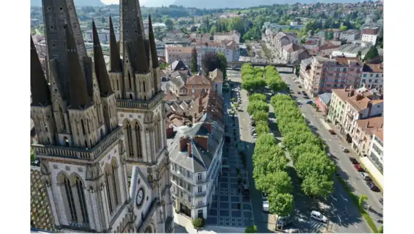 Vous recherchez un appartement meublé à Rives, Renage, Beaucroissant ou dans le Pays Voironnais ? Les P’tits Nids de Linelle vous accueillent pour vos séjours professionnels, déplacements d'entrepris Vous recherchez un appartement meublé à Rives, Renage, Beaucroissant ou dans le Pays Voironnais ? Les P’tits Nids de Linelle vous accueillent pour vos séjours professionnels, déplacements d'entrepris